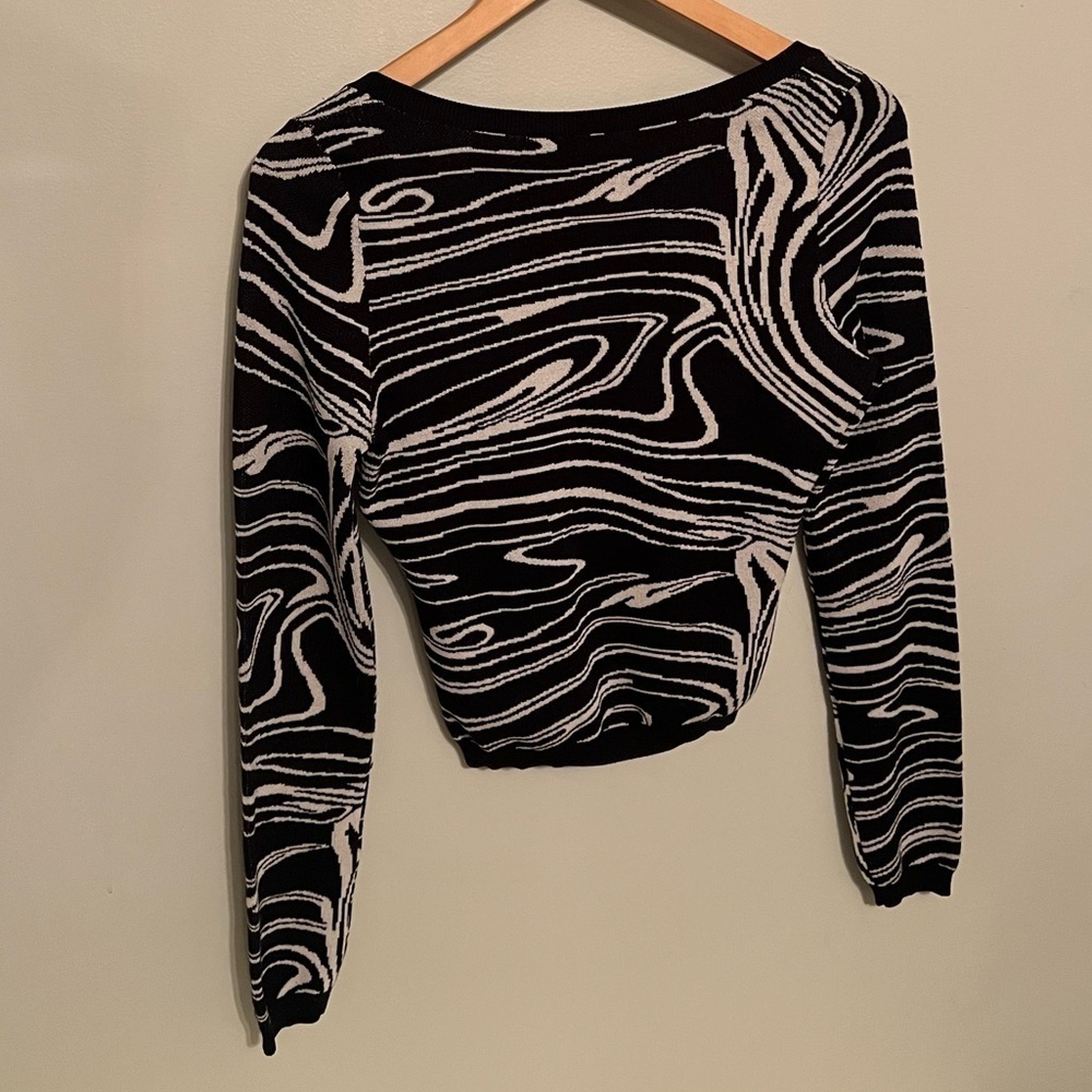 ASTR the Label Sweater Womens Medium Black Cream Sadie Marble Swirl Sweetheart - Picture 9 of 11